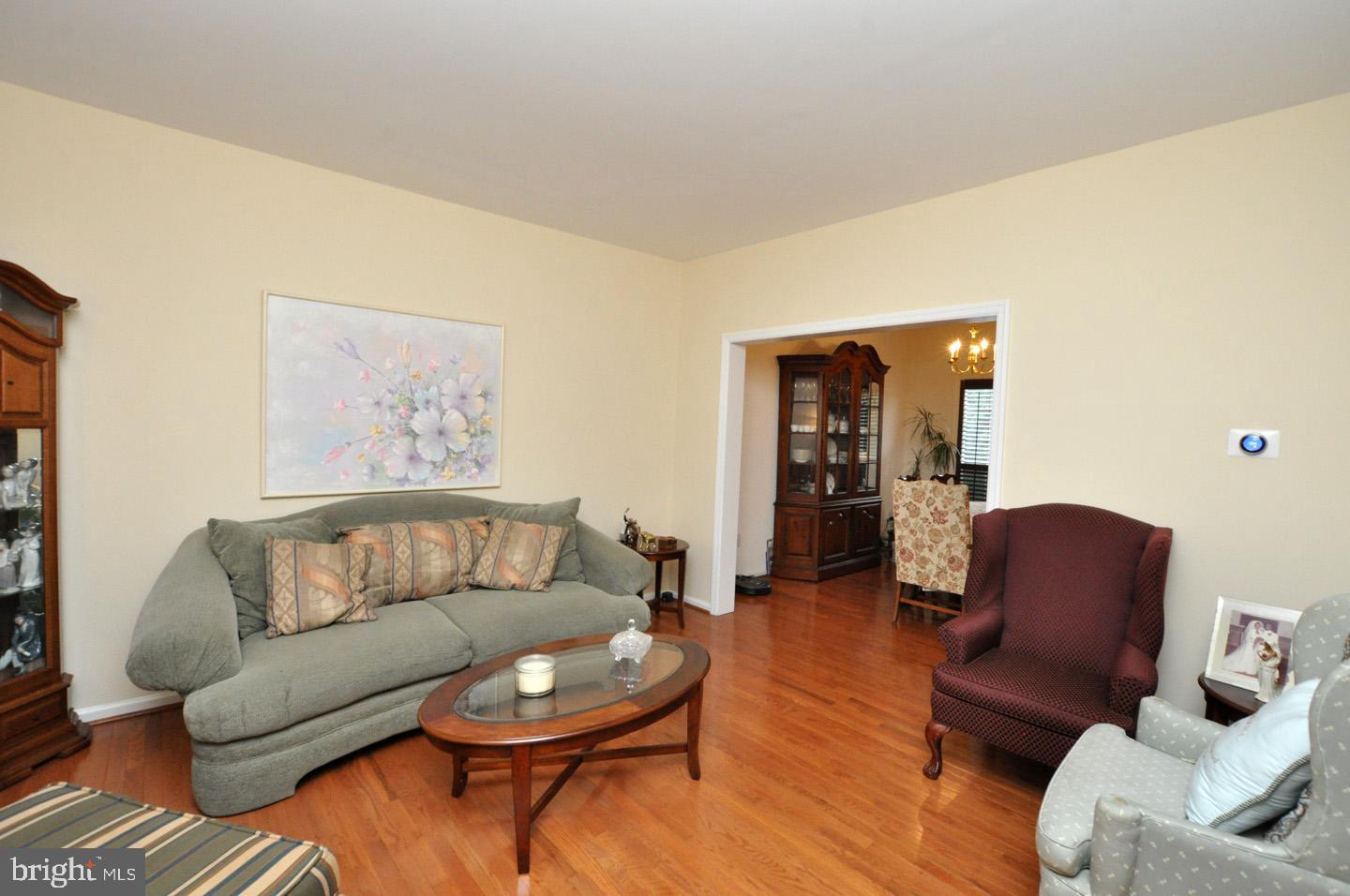 45 Windingbrook Road Bordentown, NJ 08505 - Photo 6 of 28 Livingroom