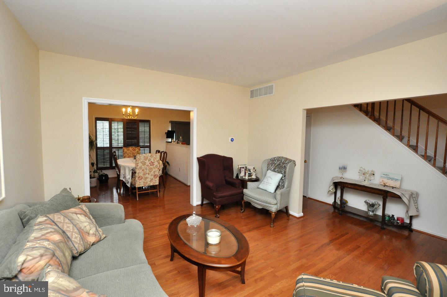 45 Windingbrook Road Bordentown, NJ 08505 - Photo 8 of 28 Livingroom/dining room