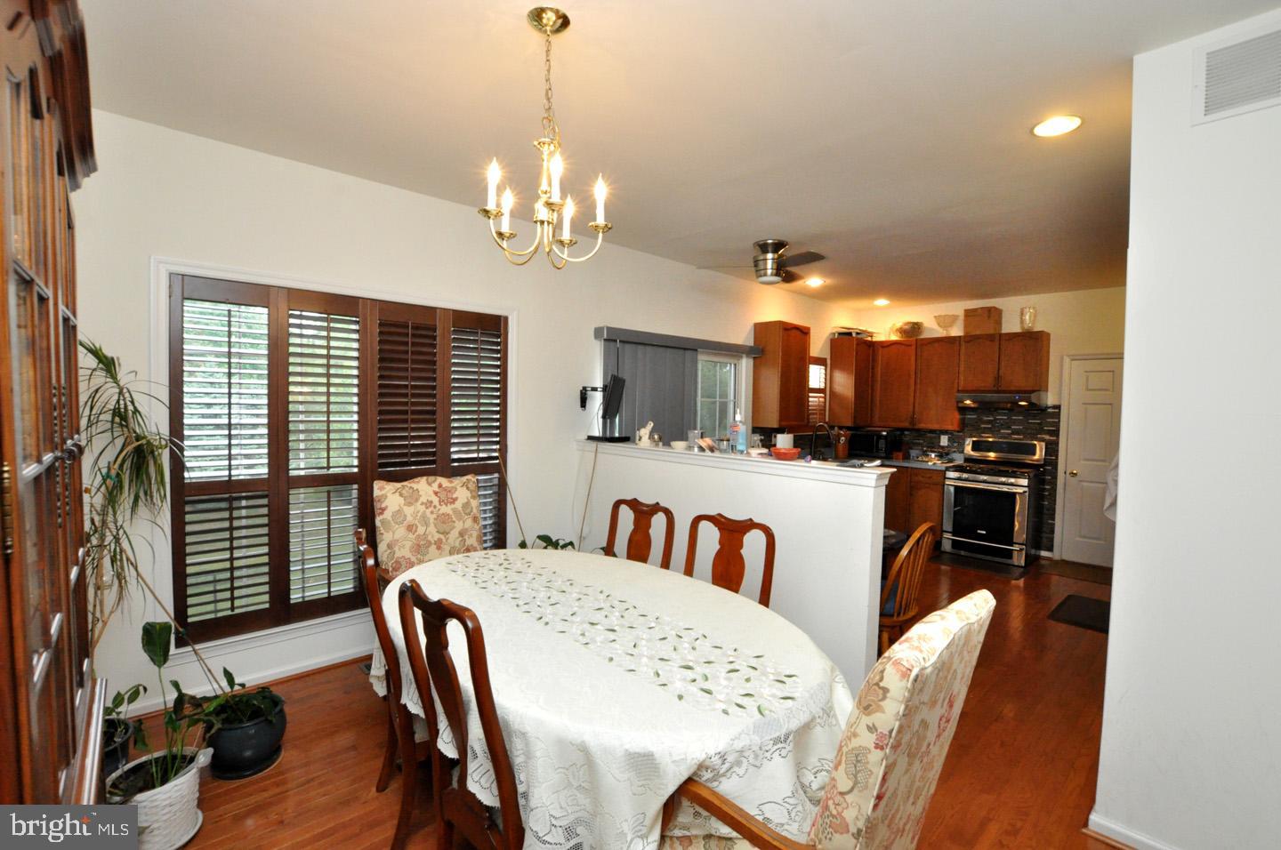 45 Windingbrook Road Bordentown, NJ 08505 - Photo 9 of 28 Dining room