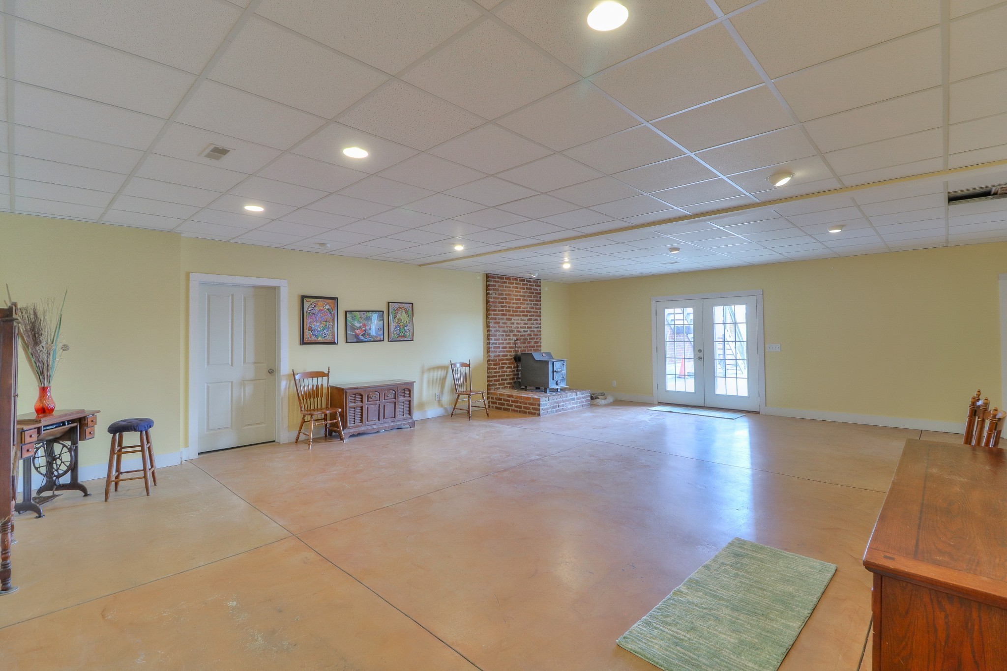 1298 Berea Church Road Lebanon, TN 37087 - Photo 39 of 50 a view of a livingroom with furniture and window