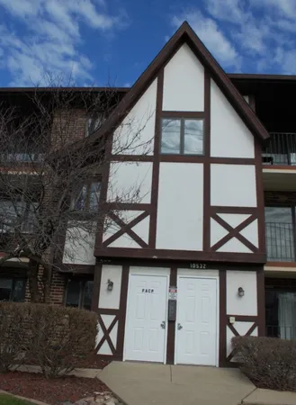 $192,000 | 10532 Ridge Cove Drive, Unit 27A, Chicago Ridge, IL 60415