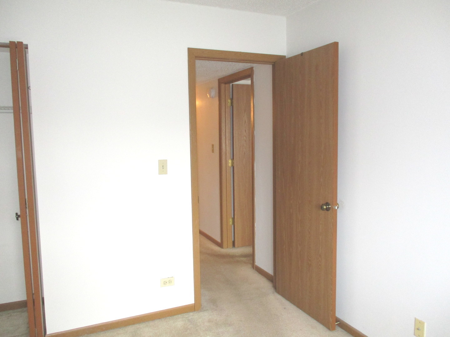 10532 Ridge Cove Drive, Unit 27A Chicago Ridge, IL 60415 - Photo 7 of 15 a view of a bathroom with a sink