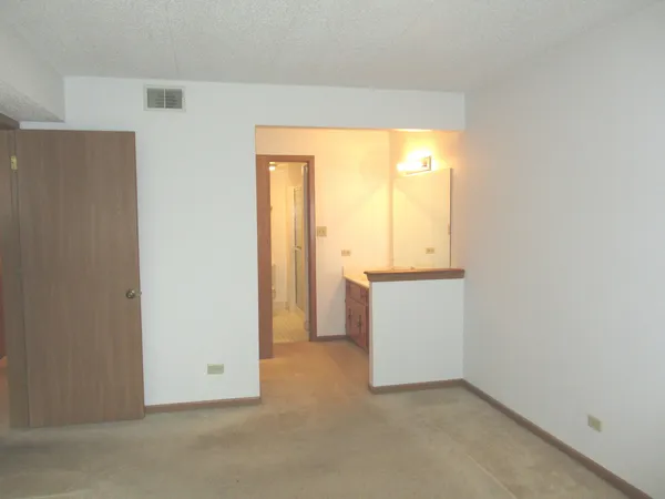 $192,000 | 10532 Ridge Cove Drive, Unit 27A, Chicago Ridge, IL 60415