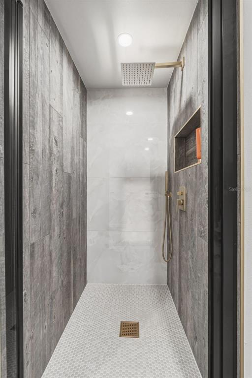 1330 Horizon Road Venice, FL 34293 - Photo 25 of 40 a bathroom with a shower