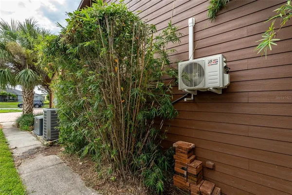 $2,850 | 6151 Silver Oaks Drive, Zephyrhills, FL 33542