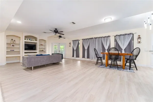 $2,850 | 6151 Silver Oaks Drive, Zephyrhills, FL 33542