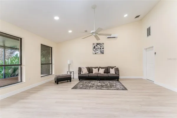 $2,850 | 6151 Silver Oaks Drive, Zephyrhills, FL 33542