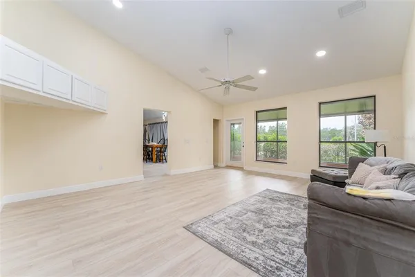 $2,850 | 6151 Silver Oaks Drive, Zephyrhills, FL 33542