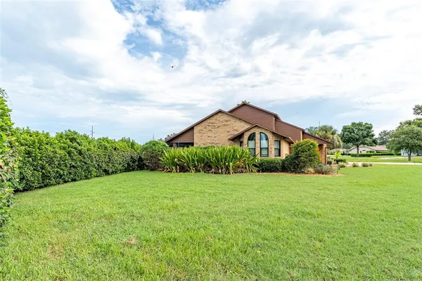 $2,850 | 6151 Silver Oaks Drive, Zephyrhills, FL 33542