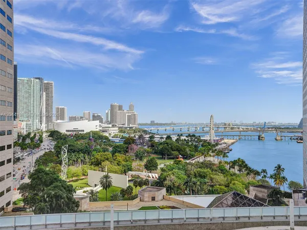 $2,500 | 325 South Biscayne Boulevard, Unit 1520, Miami, FL 33131