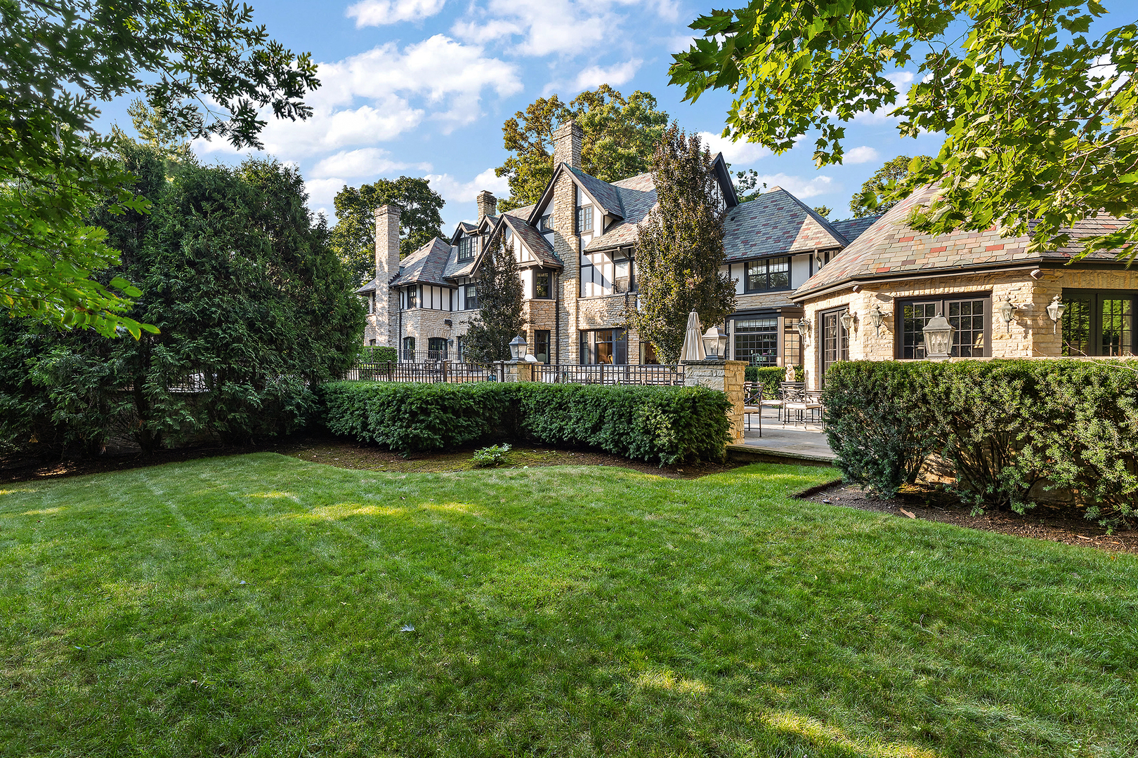 640 Hill Road Winnetka, IL 60093 - Photo 39 of 52 a front view of a house with a garden