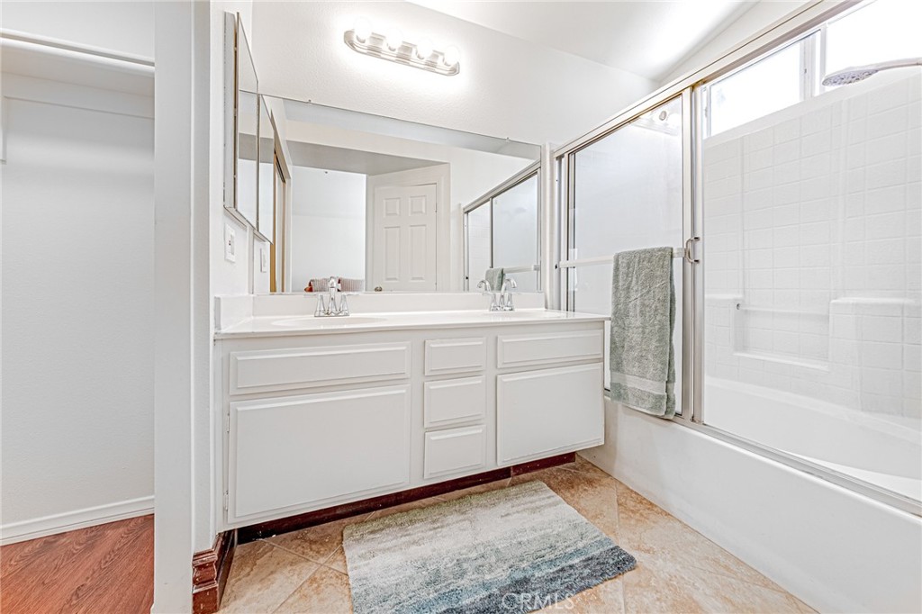 15377 Tobarra Road Fontana, CA 92337 - Photo 20 of 38 Primary bathroom featuring a relaxing bathtub