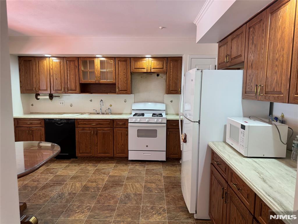 76 Cider Mill Road Hawthorne, NJ 07506 - Photo 4 of 27