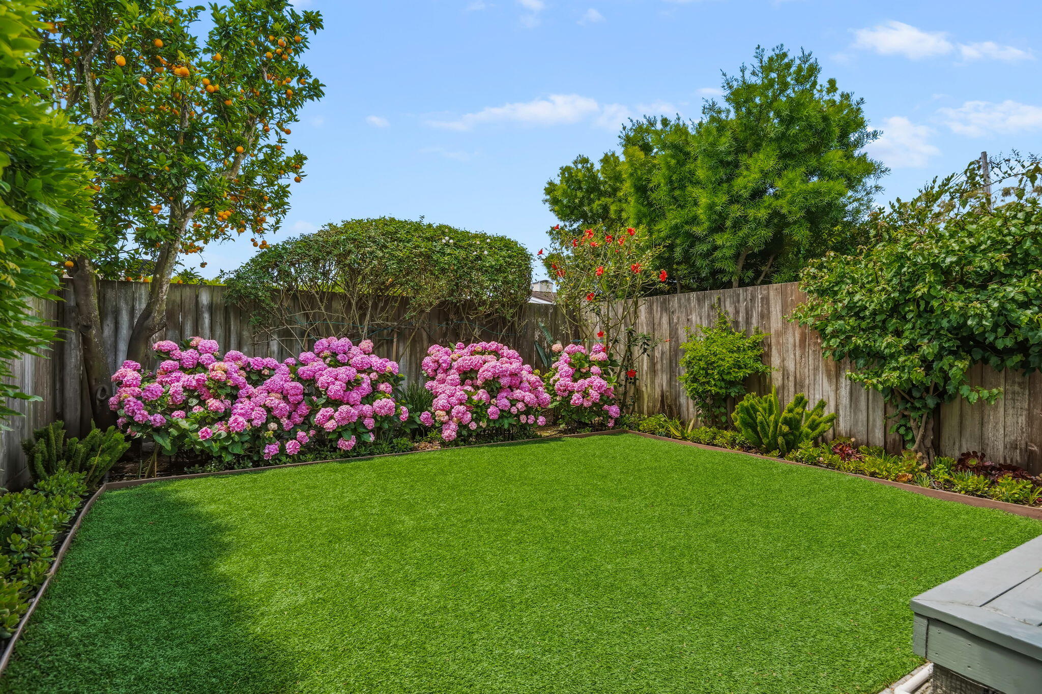 2129 Red Rose Way Santa Barbara, CA 93109 - Photo 32 of 44 a view of a garage