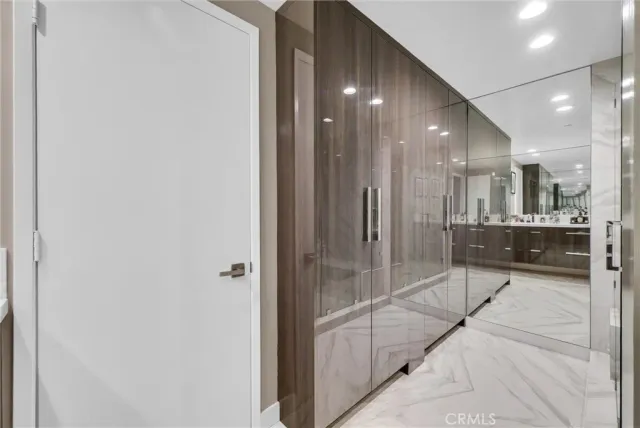 $1,224,990 | 850 East Ocean Boulevard, Long Beach, CA 90802