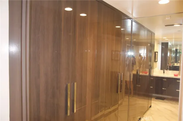 $1,224,990 | 850 East Ocean Boulevard, Long Beach, CA 90802