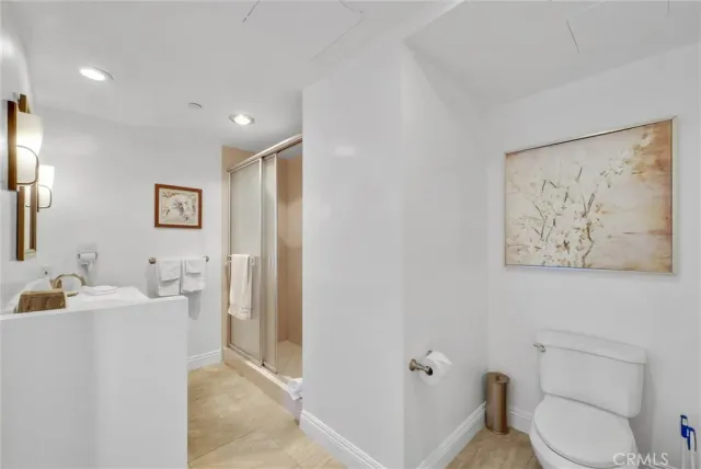 $1,224,990 | 850 East Ocean Boulevard, Long Beach, CA 90802