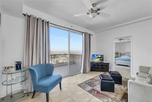 $1,224,990 | 850 East Ocean Boulevard, Long Beach, CA 90802