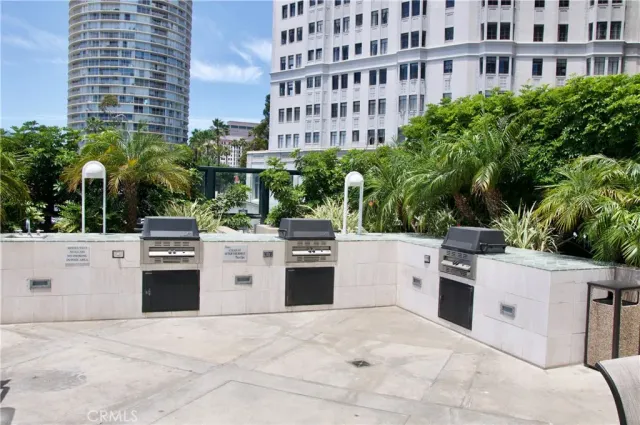 $1,224,990 | 850 East Ocean Boulevard, Long Beach, CA 90802