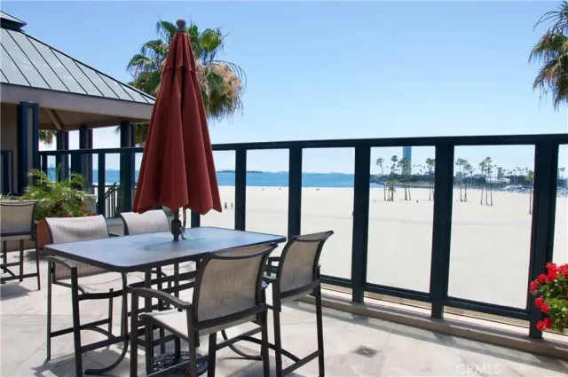 $1,224,990 | 850 East Ocean Boulevard, Long Beach, CA 90802