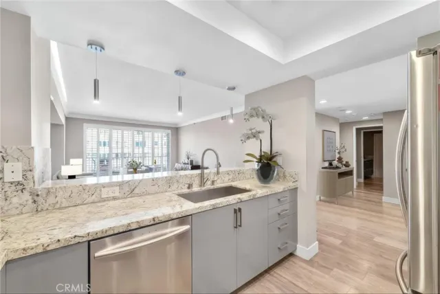 $1,224,990 | 850 East Ocean Boulevard, Long Beach, CA 90802