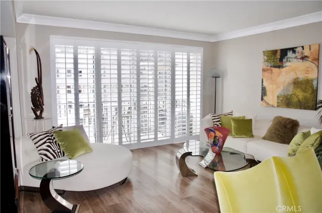 $1,224,990 | 850 East Ocean Boulevard, Long Beach, CA 90802