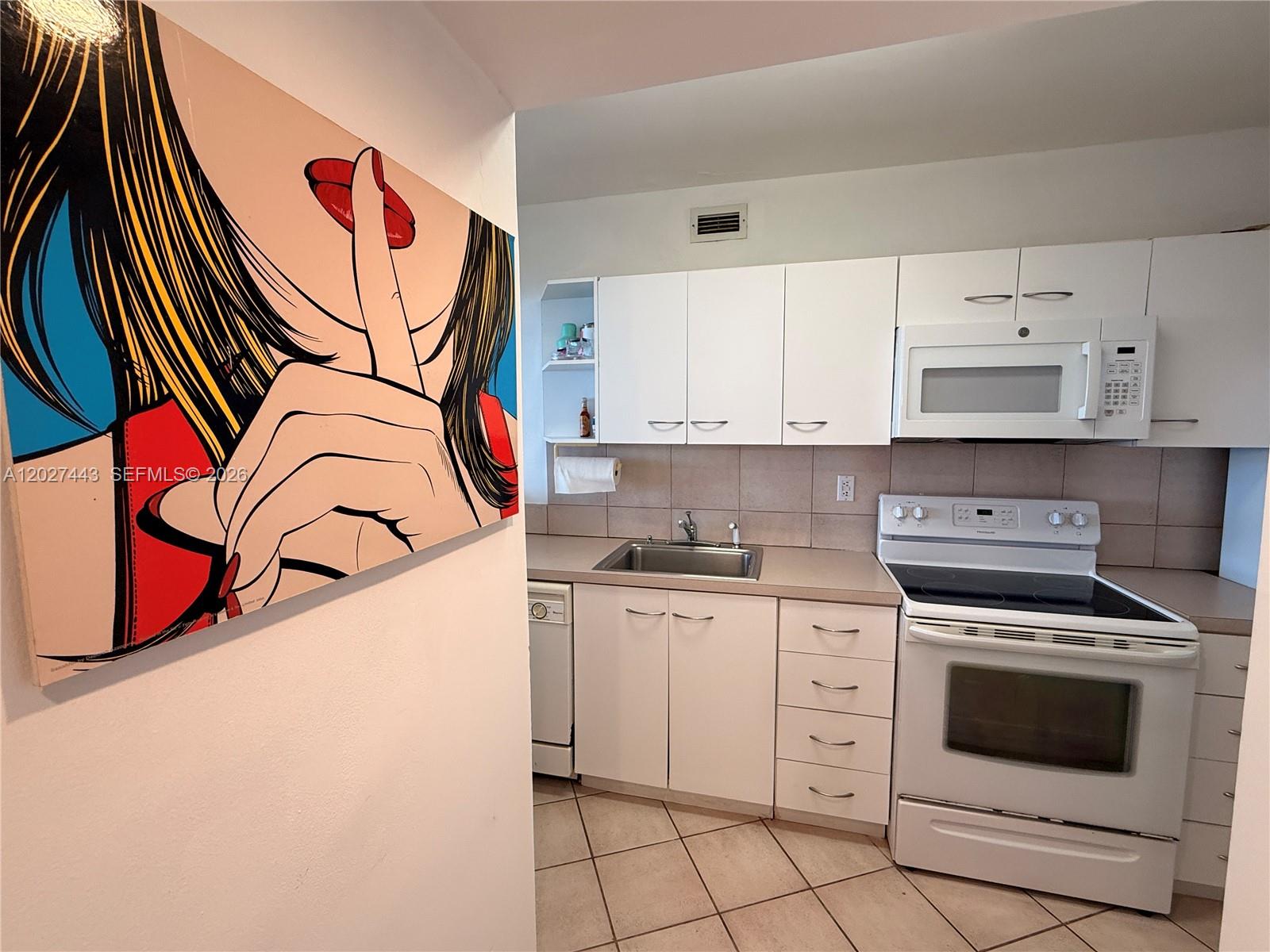 100 Lincoln Road, Unit 1427 Miami Beach, FL 33139 - Photo 9 of 26