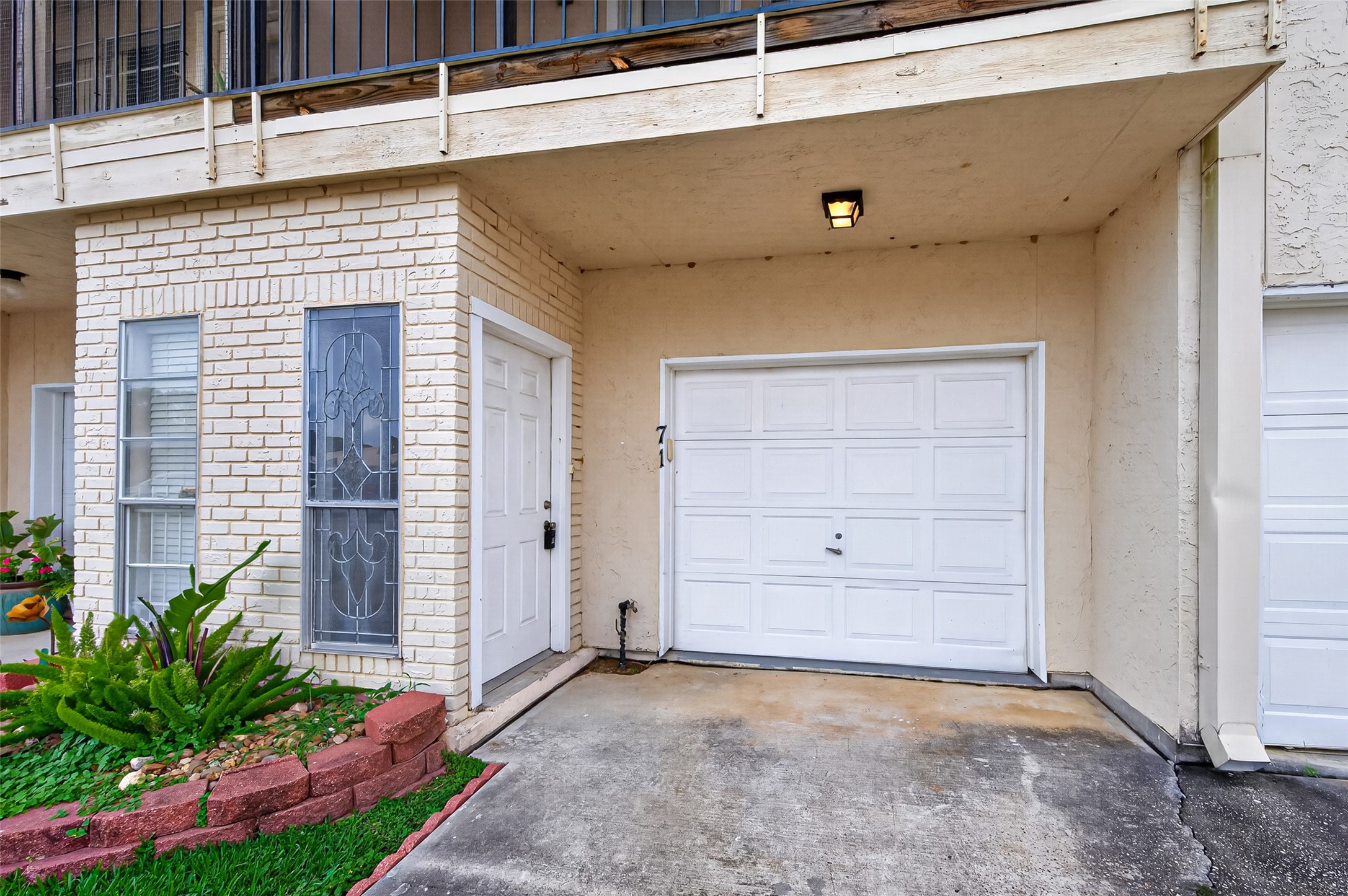 71 Regency Point Montgomery, TX 77356 - Photo 3 of 46 Custom stained glass window right by front door.