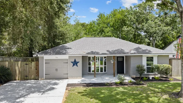 $2,200 | 510 Brandywyne Drive, Friendswood, TX 77546