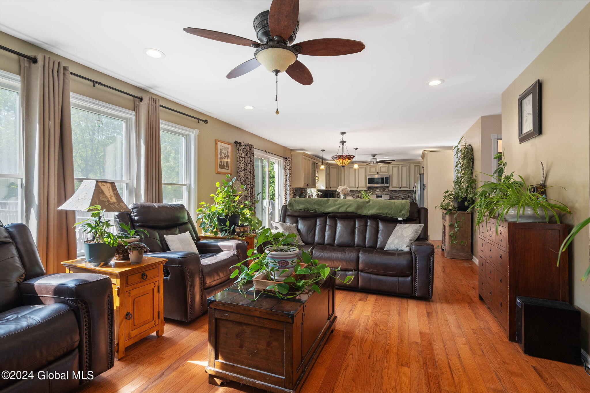 929 Randall Road Schenectady, NY 12309 - Photo 7 of 59 14-web-or-mls-929RandallRd_14
