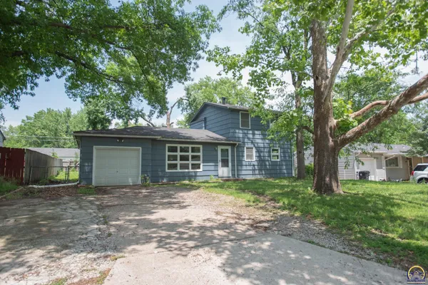 $165,000 | 5518 Southwest Avalon Lane, Topeka, KS 66604