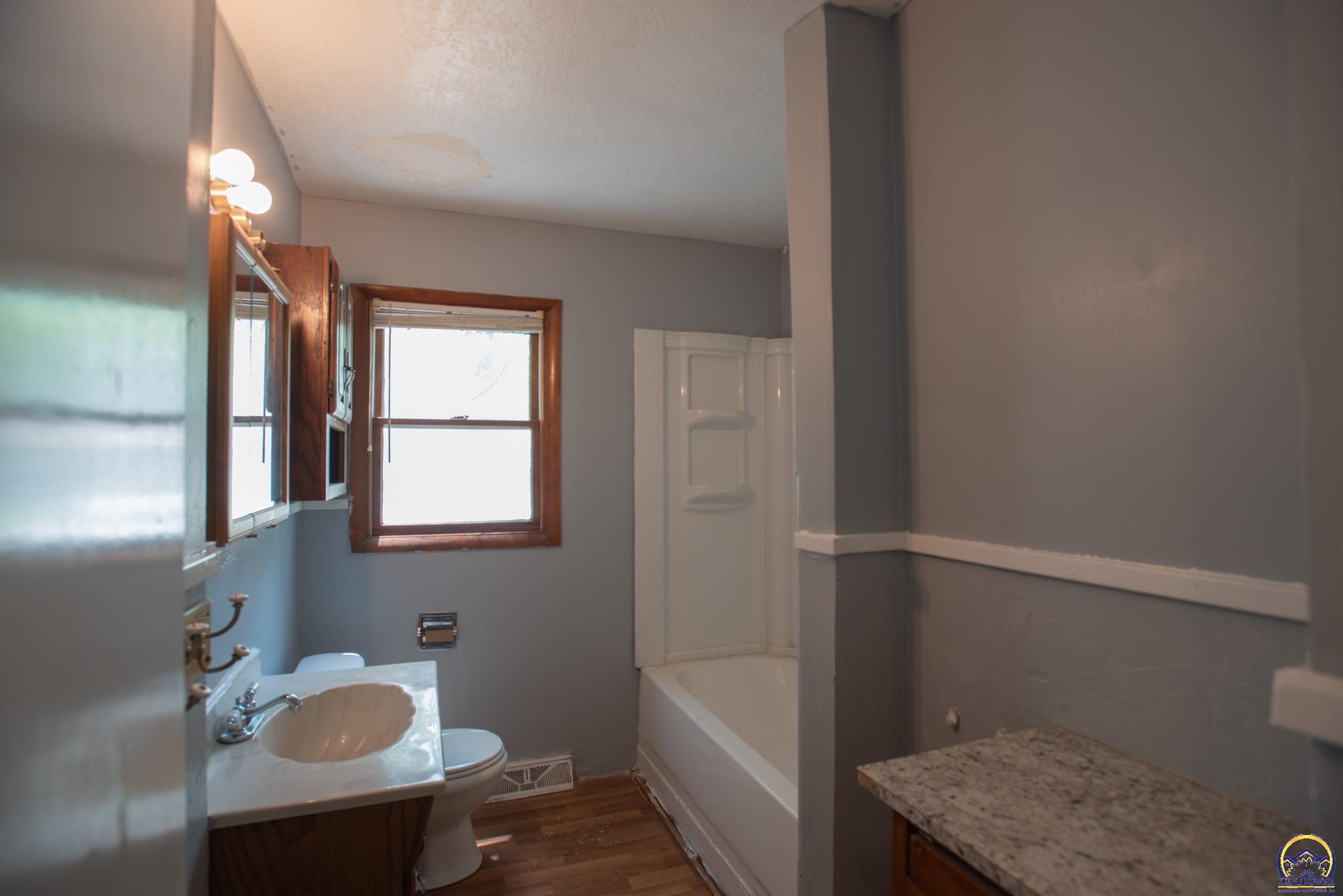 5518 Southwest Avalon Lane Topeka, KS 66604 - Photo 16 of 28