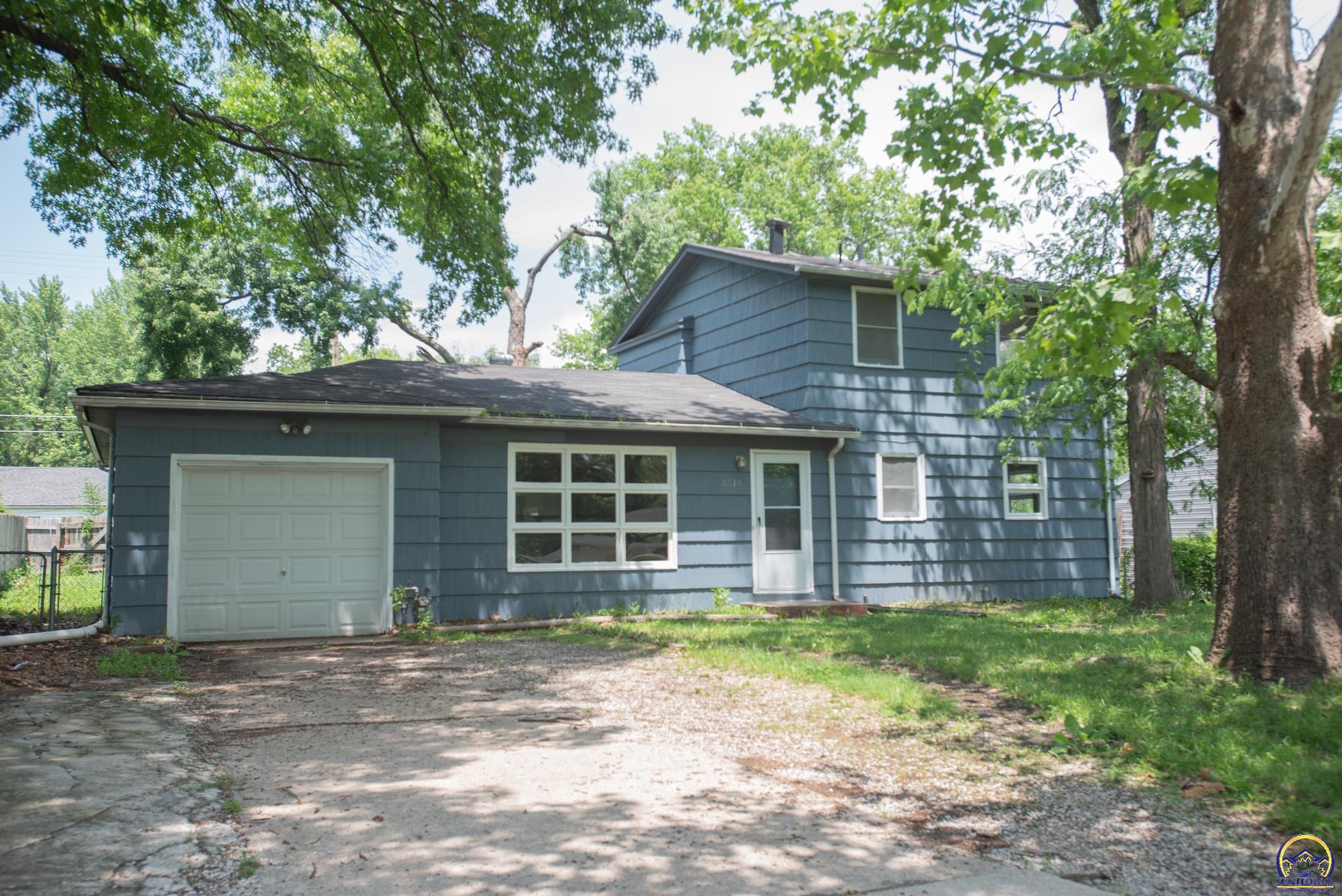 5518 Southwest Avalon Lane Topeka, KS 66604 - Photo 2 of 28