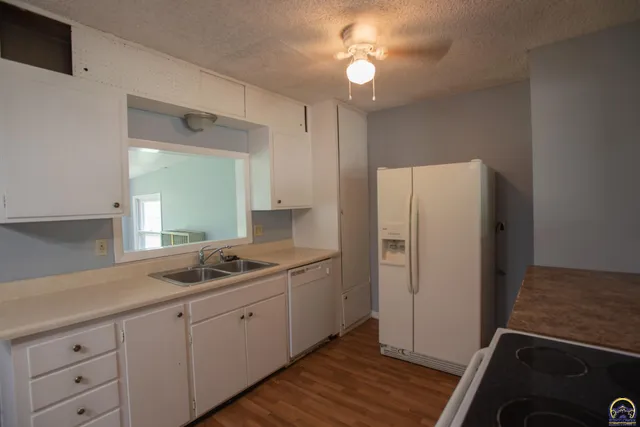 $179,000 | 5518 Southwest Avalon Lane, Topeka, KS 66604