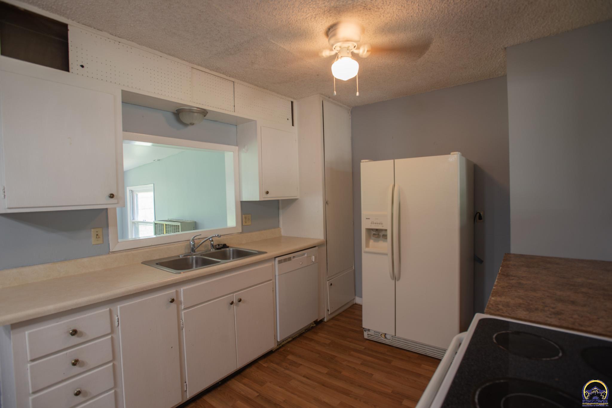 5518 Southwest Avalon Lane Topeka, KS 66604 - Photo 9 of 28