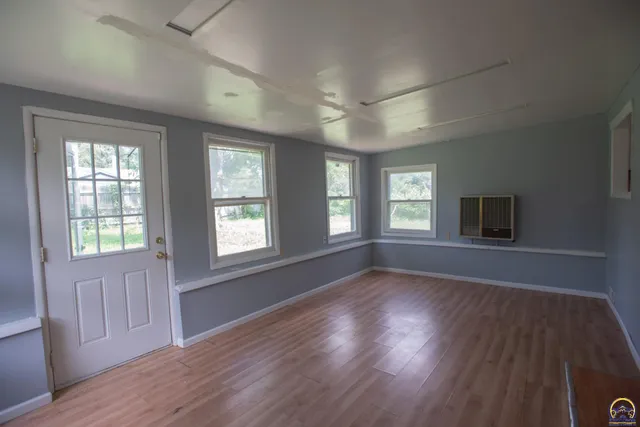 $179,000 | 5518 Southwest Avalon Lane, Topeka, KS 66604