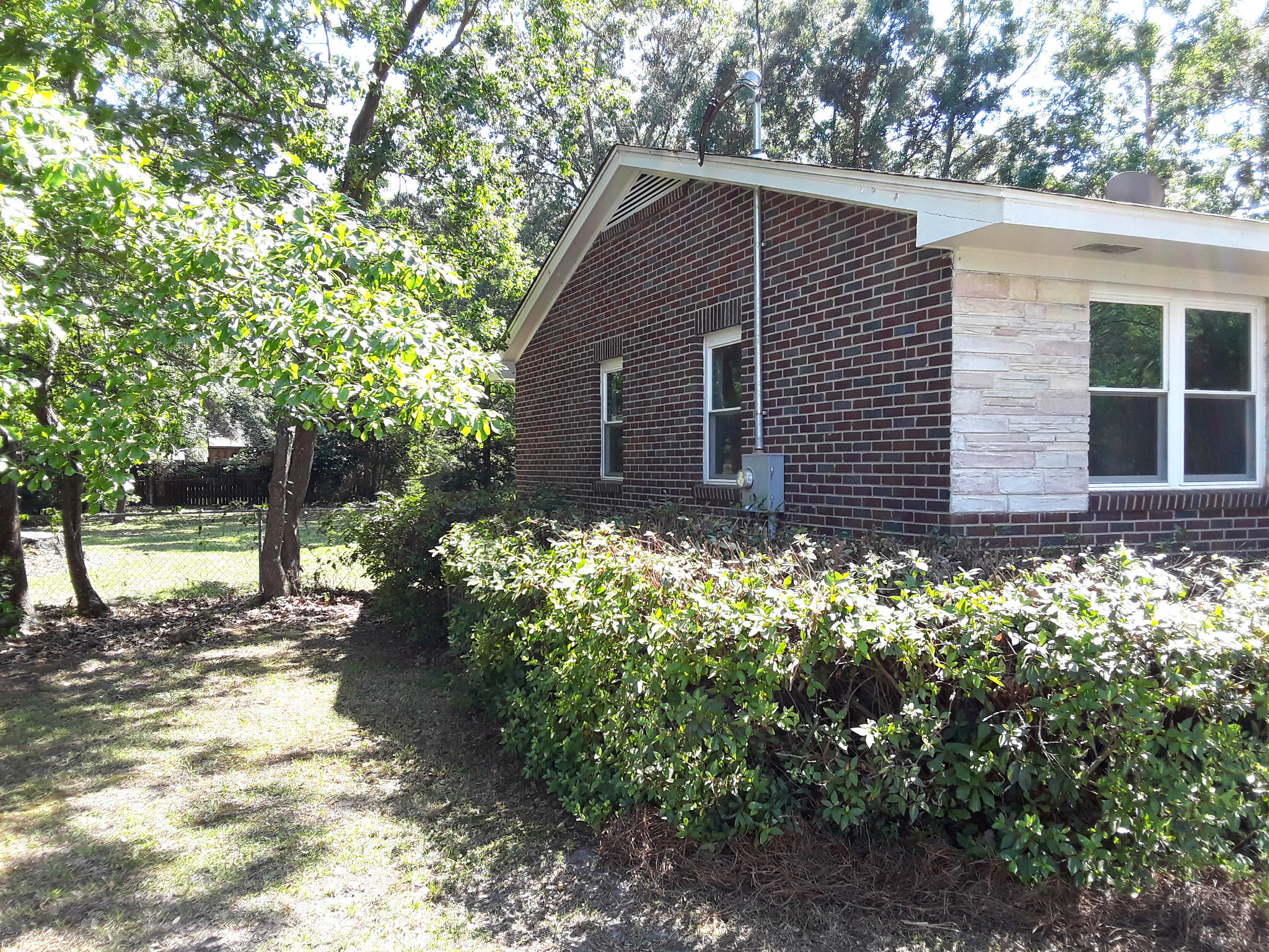 2935 Bolton Road Charleston, SC 29414 - Photo 22 of 25 Left Side of Home.