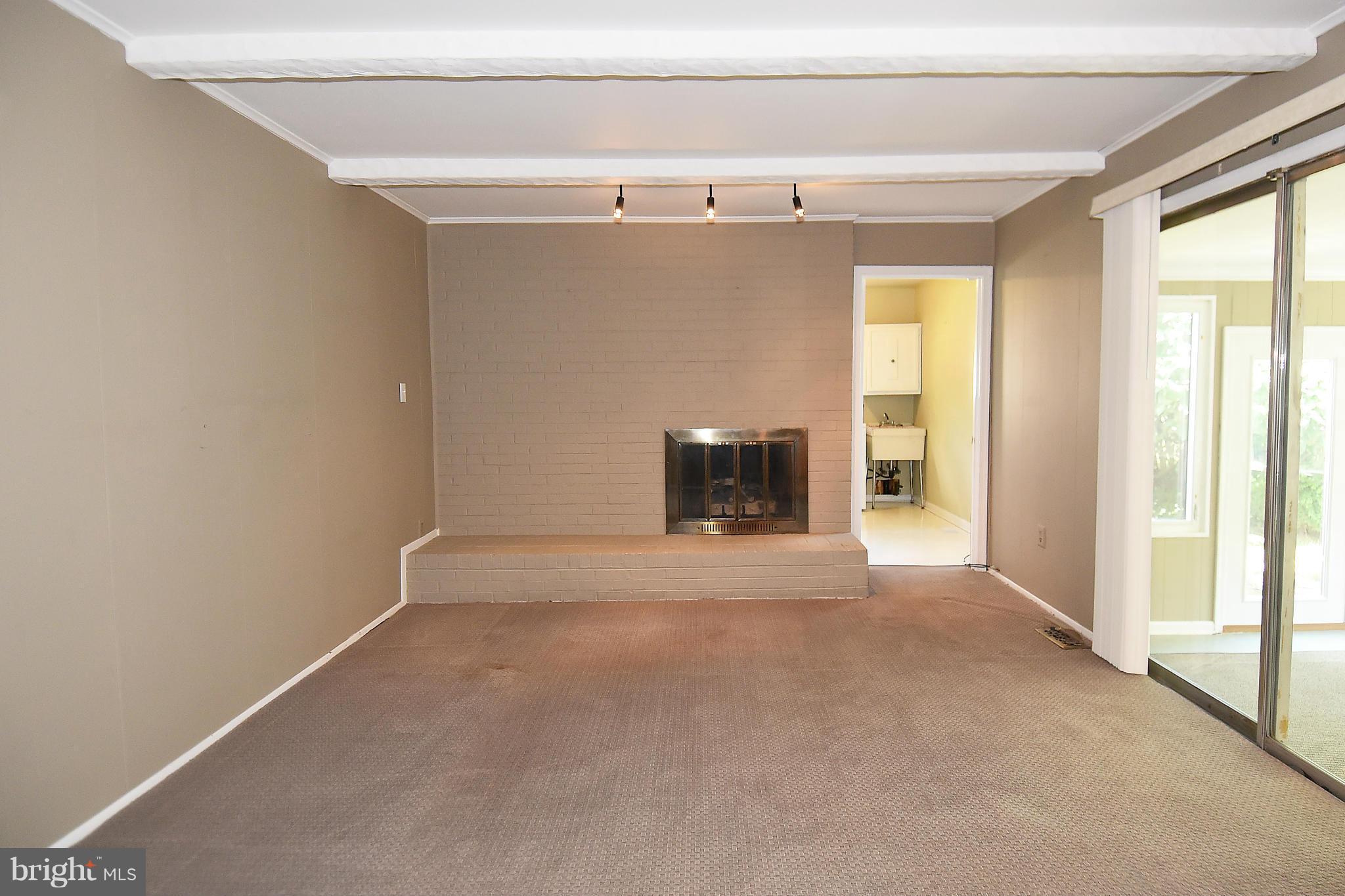 8471 Weems Road Manassas, VA 20110 - Photo 11 of 29 Family Room