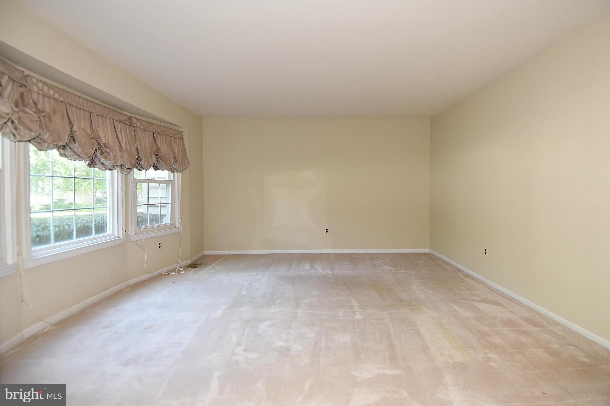 8471 Weems Road Manassas, VA 20110 - Photo 4 of 29 Living Room