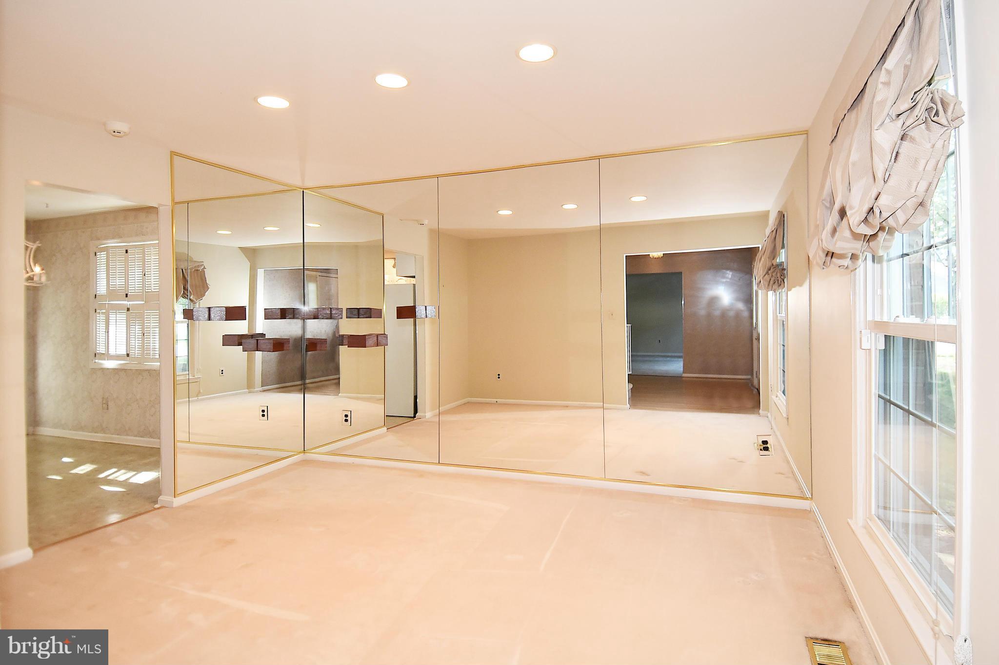 8471 Weems Road Manassas, VA 20110 - Photo 6 of 29 Dining Room