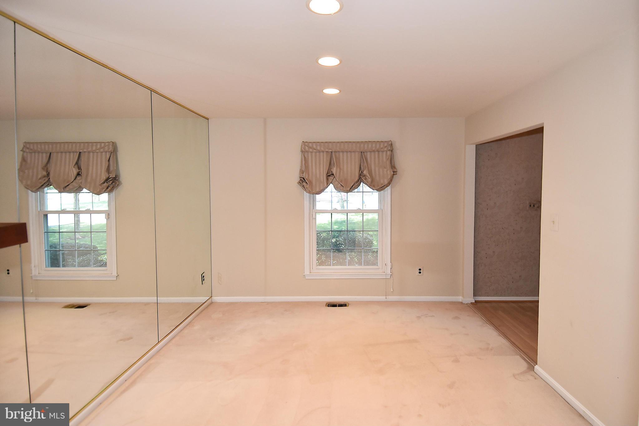 8471 Weems Road Manassas, VA 20110 - Photo 7 of 29 Dining Room