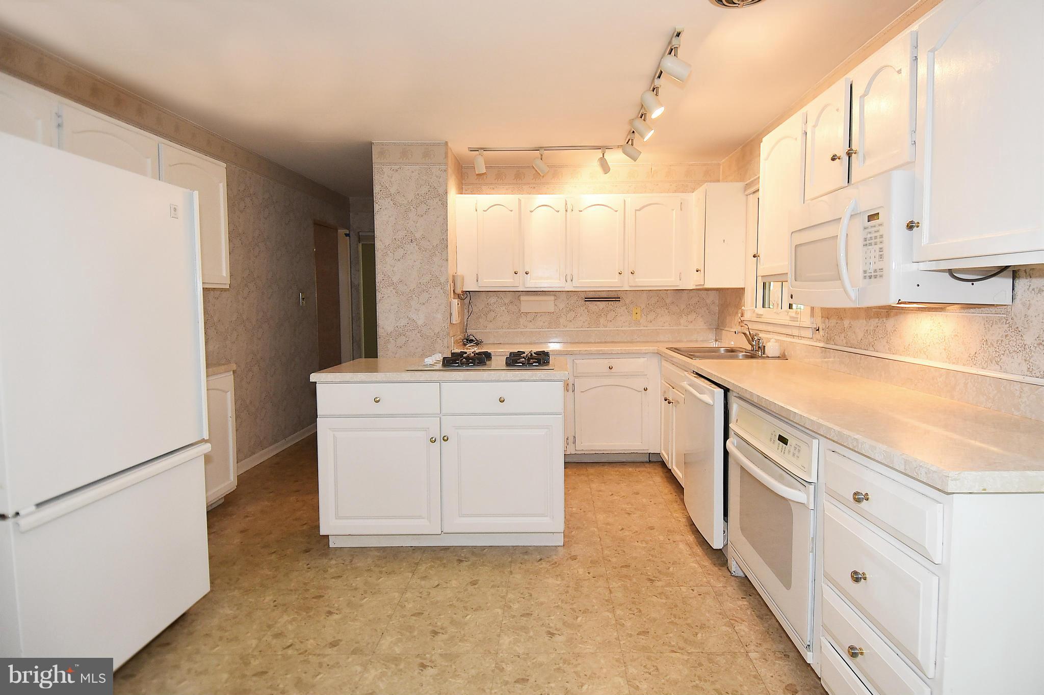 8471 Weems Road Manassas, VA 20110 - Photo 8 of 29 Kitchen