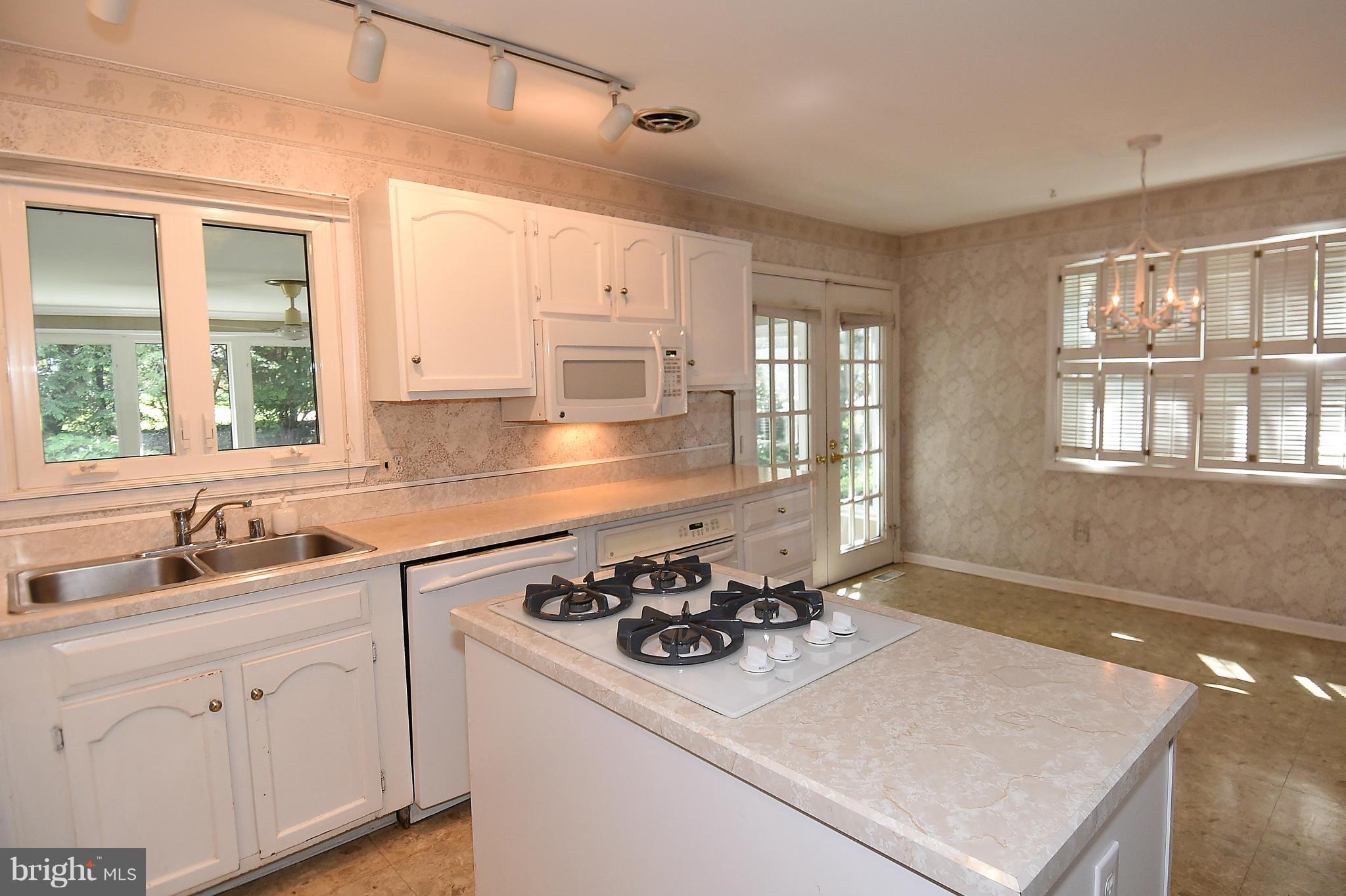 8471 Weems Road Manassas, VA 20110 - Photo 9 of 29 Kitchen