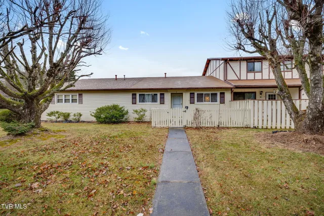 $169,900 | 73 Tulip Grove Circle, Unit 6, Bristol, TN 37620