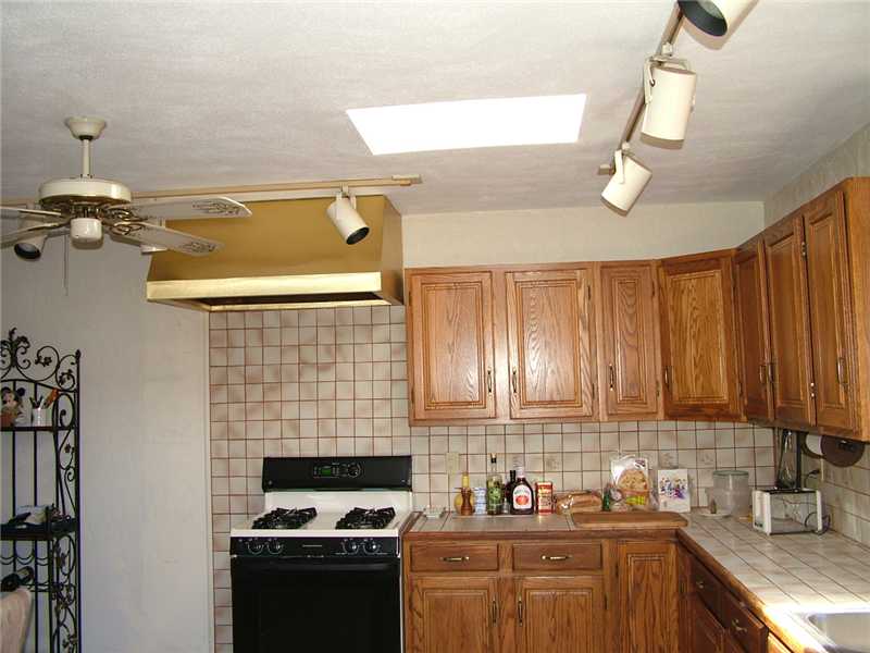 15 Spenstone Road Cranston, RI 02910 - Photo 8 of 25 Kitchen.