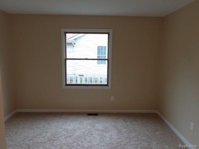 2764 Grace Road Fort Gratiot, MI 48059 - Photo 9 of 27 2764 grace 011.jpg