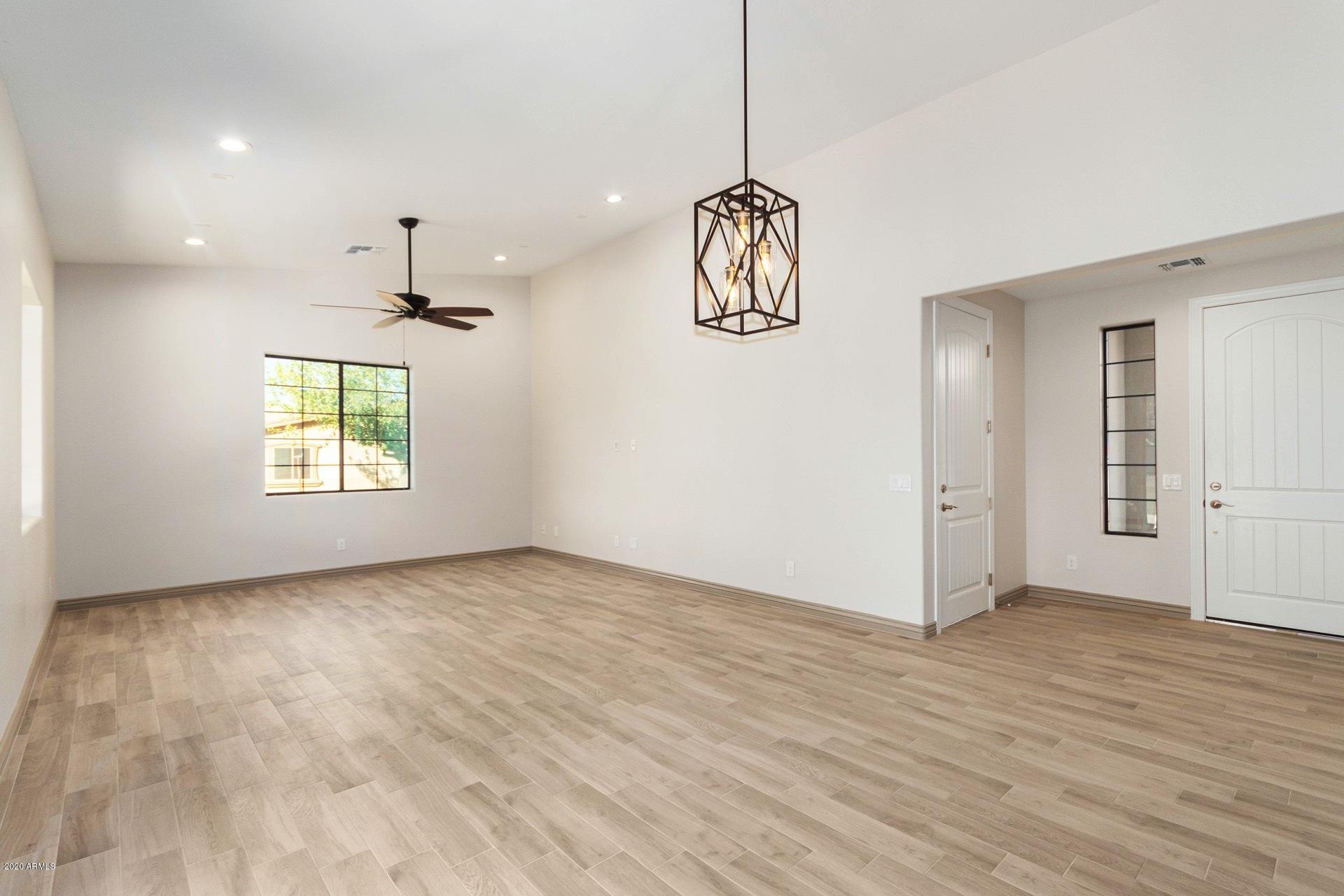 925 West Gregory Road Phoenix, AZ 85041 - Photo 11 of 37 Great Room, Dining Area View B