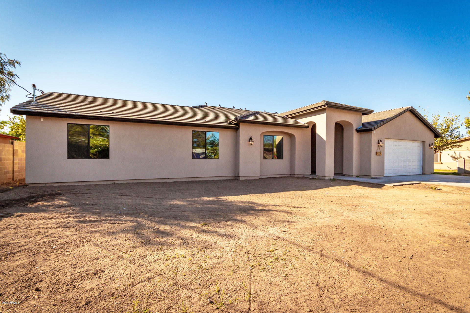 925 West Gregory Road Phoenix, AZ 85041 - Photo 4 of 37 Front View D