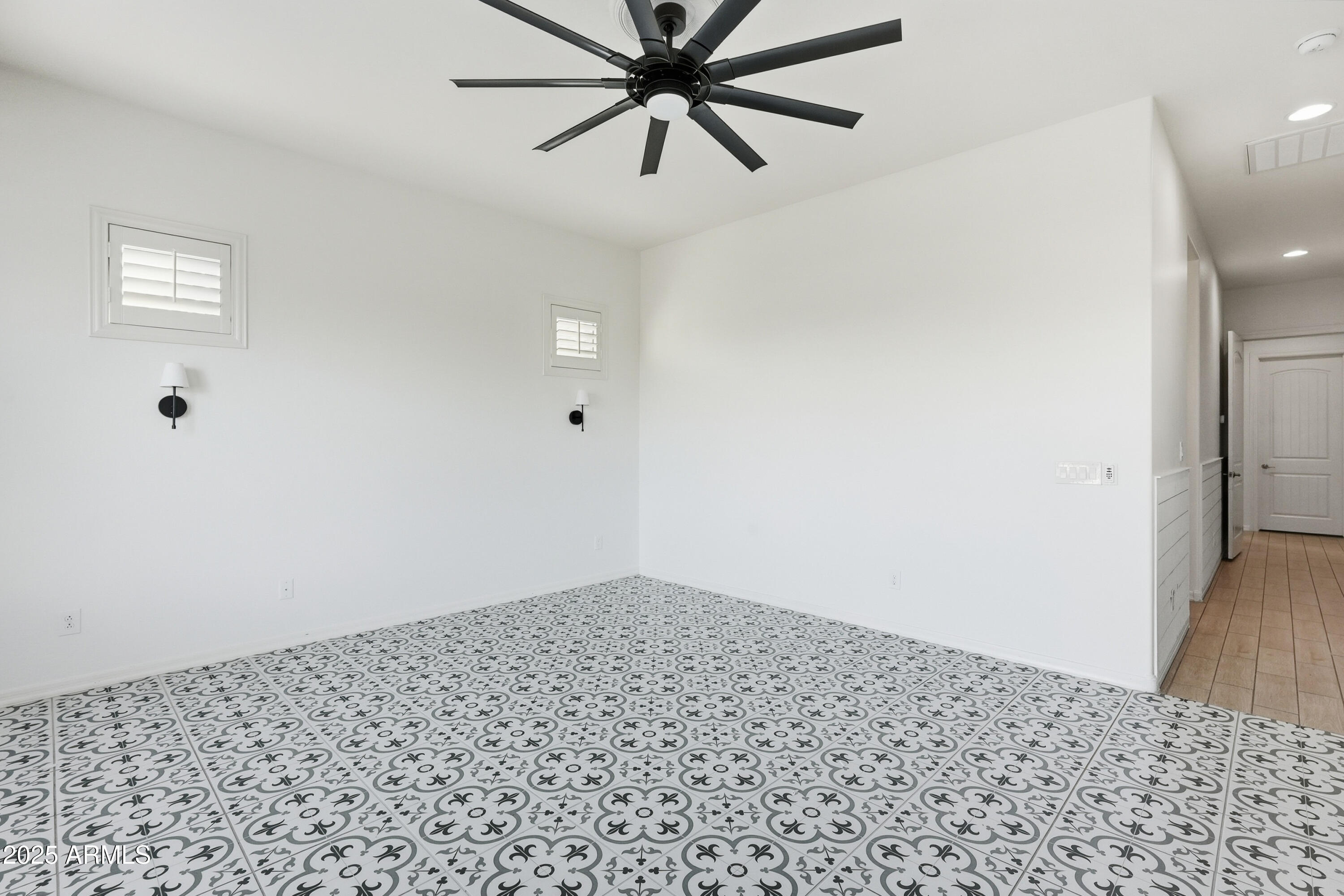 1432 East Pedro Road Phoenix, AZ 85042 - Photo 29 of 52 a view of a hallway