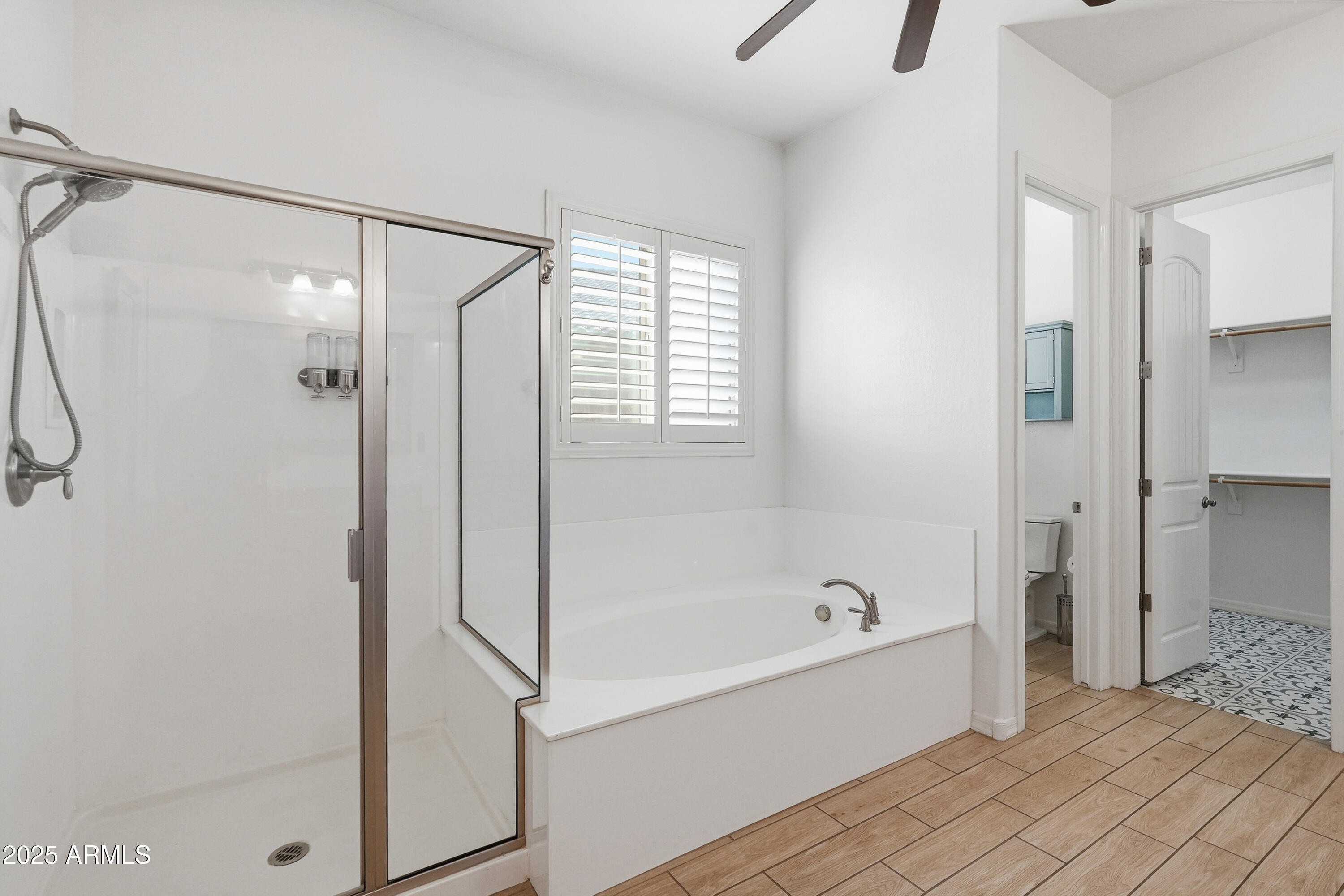 1432 East Pedro Road Phoenix, AZ 85042 - Photo 31 of 52 a bathroom with a bathtub and a shower